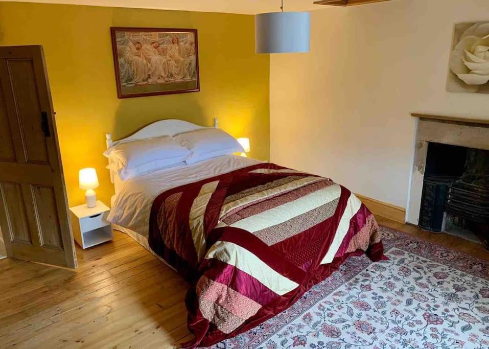 Taddington Millstone Cottage - Cosy Peak District Cottage מראה חיצוני תמונה