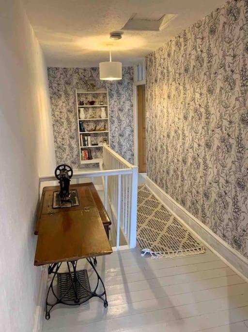 Taddington Millstone Cottage - Cosy Peak District Cottage מראה חיצוני תמונה