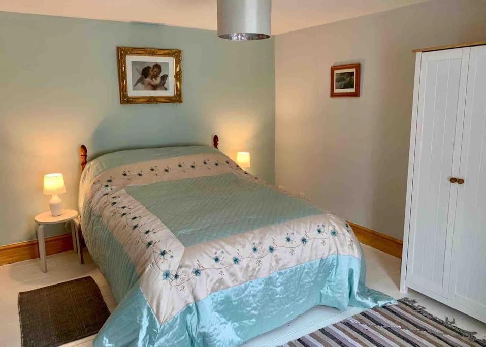 Taddington Millstone Cottage - Cosy Peak District Cottage מראה חיצוני תמונה