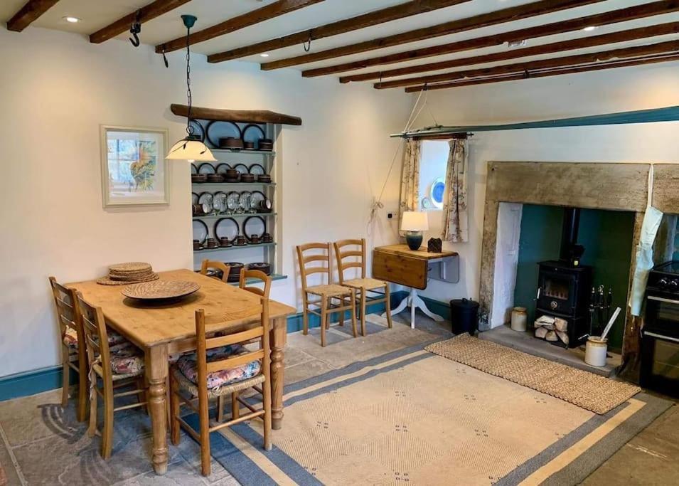Taddington Millstone Cottage - Cosy Peak District Cottage מראה חיצוני תמונה